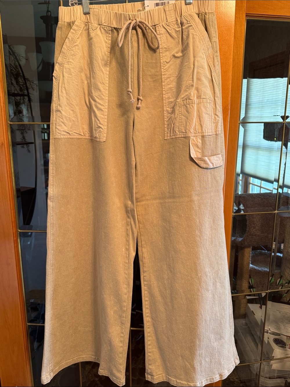 NWT Women’s Eesome brand Wide-Leg Cargo Pants in Tan - Larhe